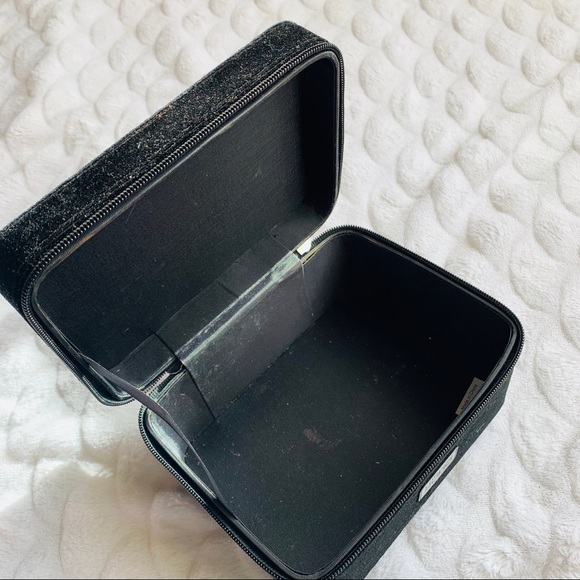 💎5/$25💎 Black Faux Suede Makeup Organizer - Picture 3 of 8